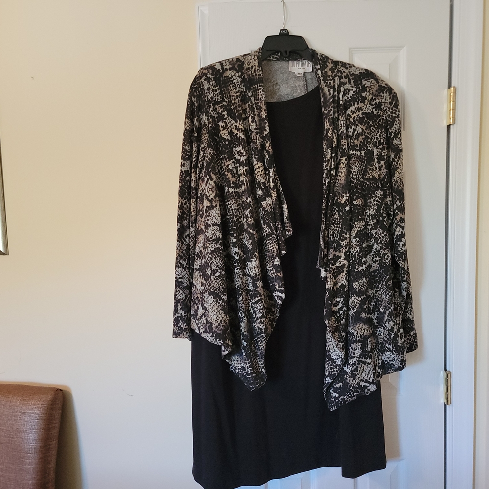 Women's Black and Gray Patterned Sweater